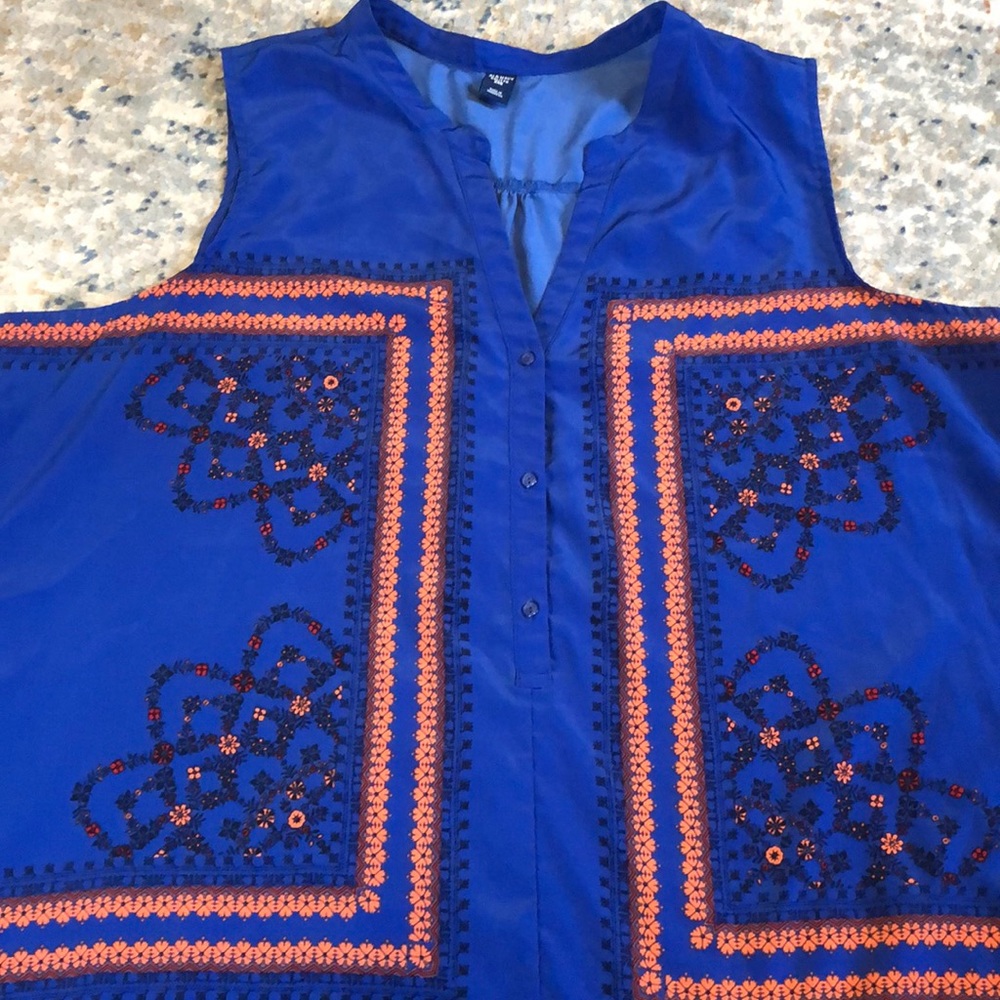 Blue floral top